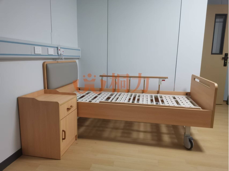 1745306195318138.jpg 護理床.jpg